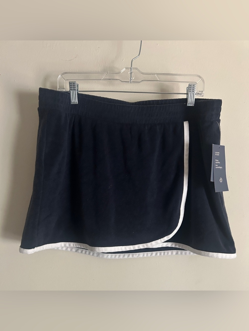 NWT Women’s Navy Knit Skort Size Large